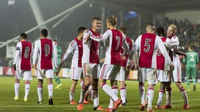 占据主动 占据主动