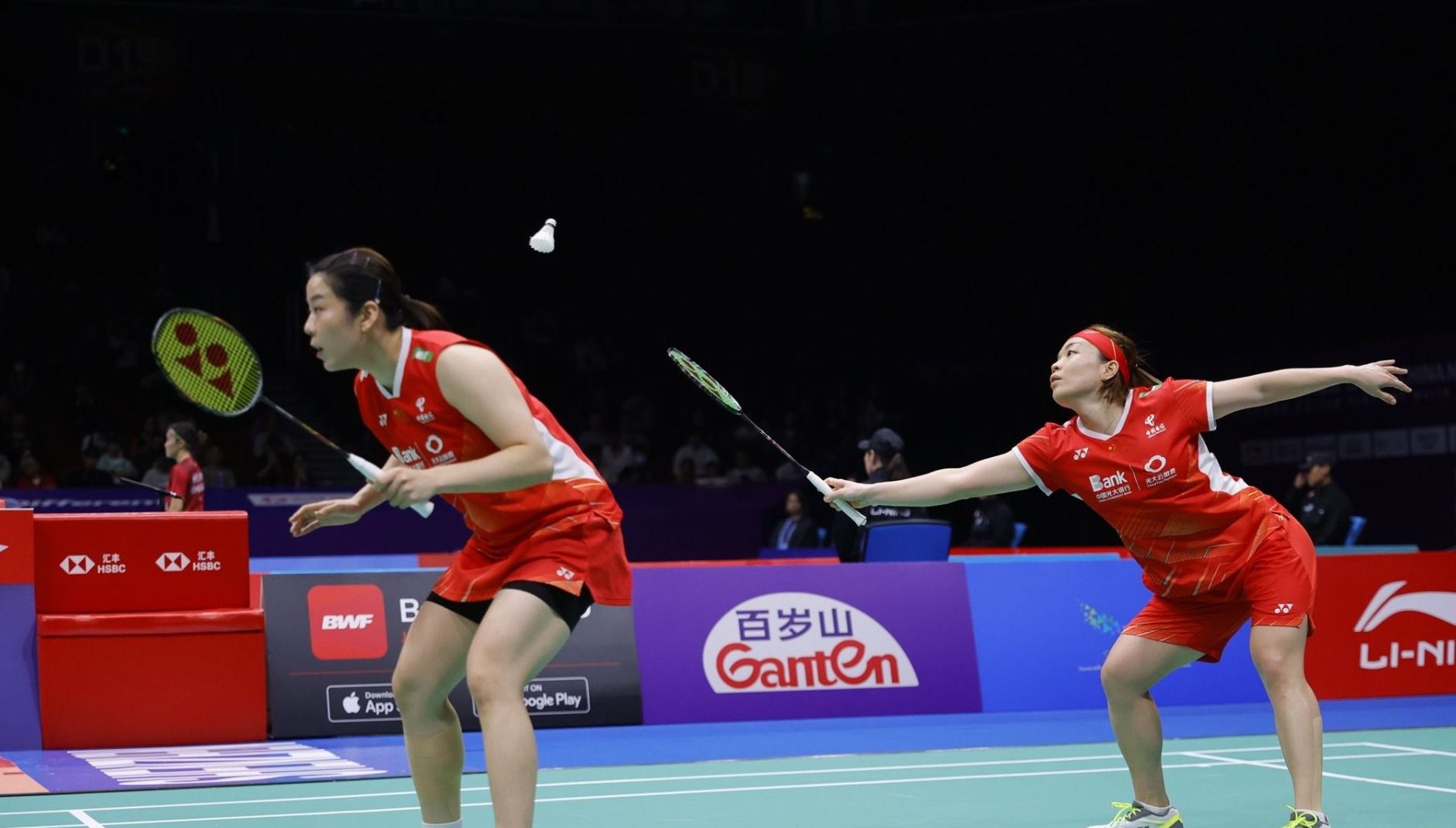 前者依賴強 前者依賴強